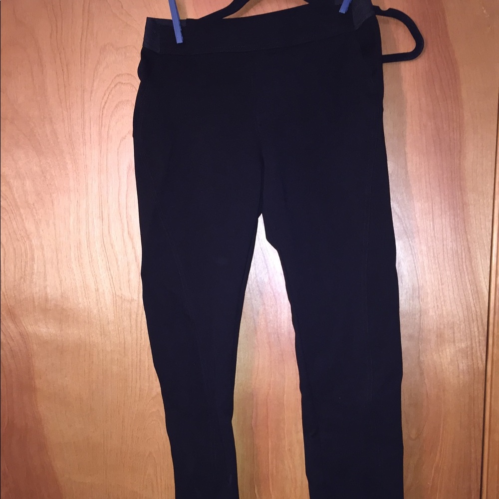 Simply Vera Vera Wang stretch crop pants.